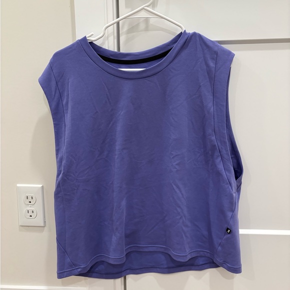 On Running Women's Focus Crop in Purple size medium - Picture 2 of 11